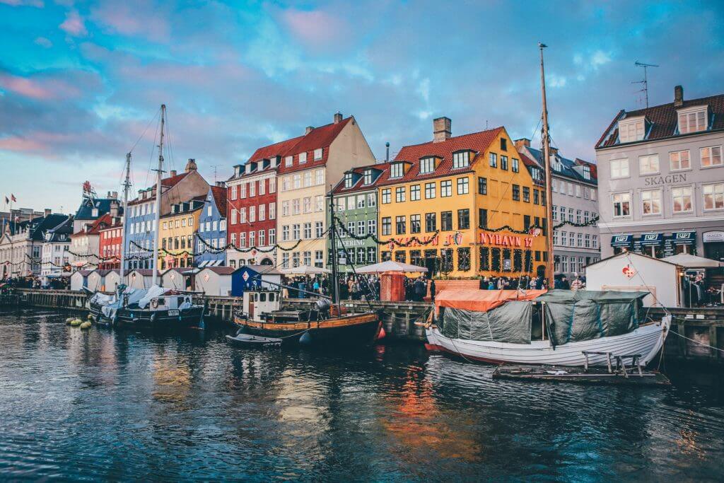 Hafen in Copenhagen mit Schiffen